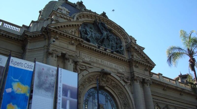 Museo Nacional de Bellas Artes en Santiago, imagen documental referencial sobre cultura y empleo cultural. Fuente y licencia registradas desde Wikimedia Commons.