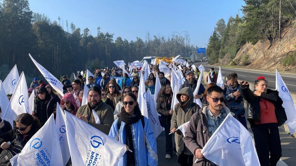 Imagen referencial de archivo: marcha docente en Valparaíso, Chile, del 5 de junio de 2025. Fuente: Colegio de Profesoras y Profesores de Chile.