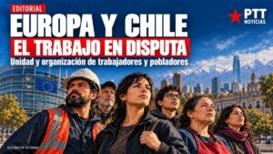 Ilustración editorial de PTT Noticias: trabajadores y pobladores, con referencias visuales a Europa y Santiago. Europa y Chile: el trabajo en disputa. Imagen creada con inteligencia artificial, no corresponde a una fotografía documental.