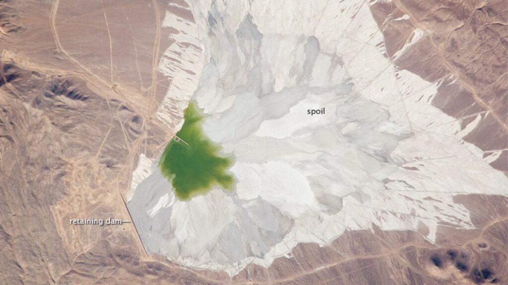 Imagen satelital referencial de minería chilena, no corresponde a Minera Centinela.